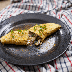 Omelete recheado com cogumelos